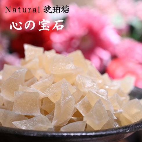 和洋菓子心で手作りした日本生まれの和菓子。琥珀糖を写した写真の上に『natural琥珀糖 心の宝石』の文字。生姜の琥珀糖。